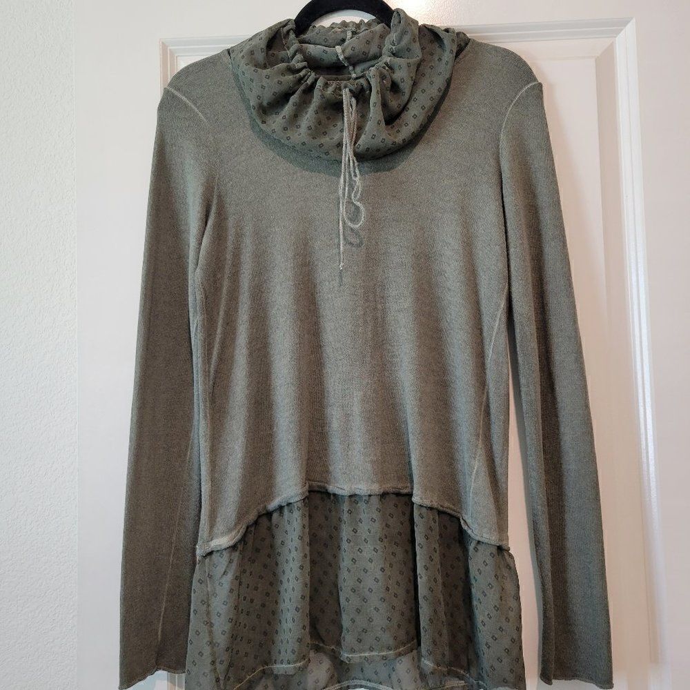 Charlie B dark green long sleeve blouse size M
